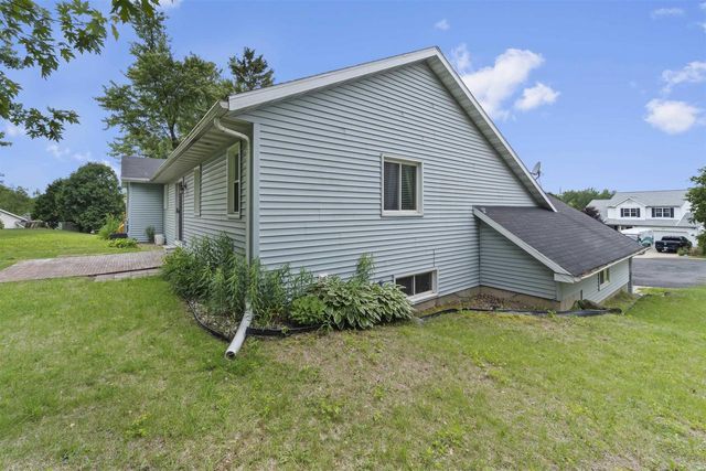 15 Naylor Circle, Madison, WI 53719