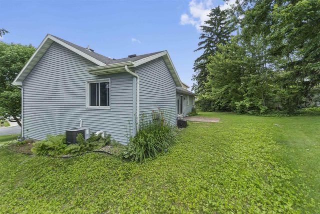 15 Naylor Circle, Madison, WI 53719