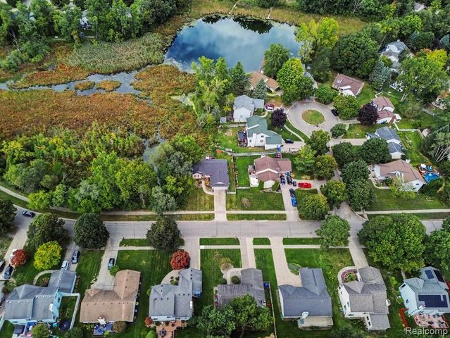 2830 Bayberry Drive, Waterford, MI 48329