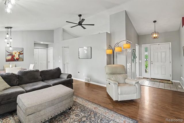 2830 Bayberry Drive, Waterford, MI 48329