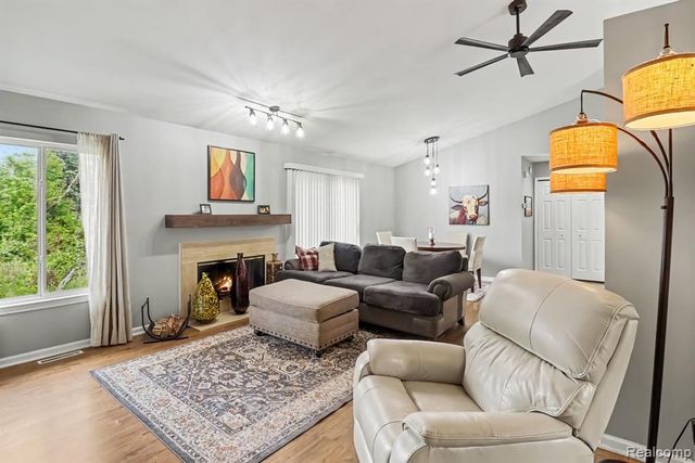 2830 Bayberry Drive, Waterford, MI 48329