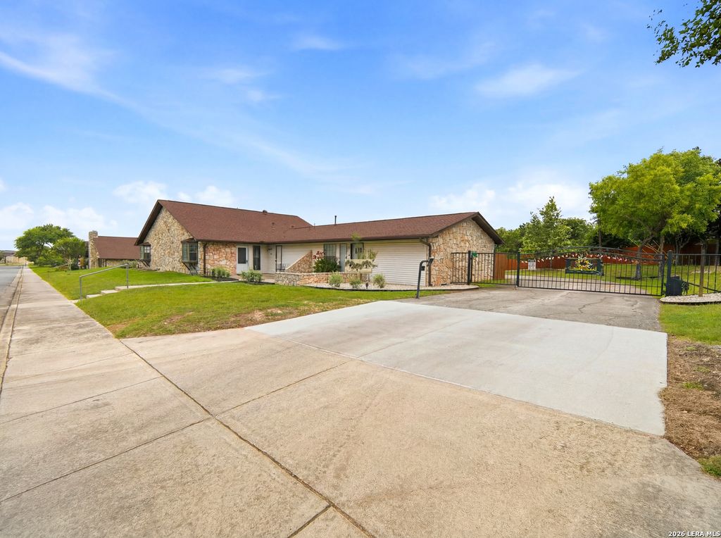 515 Oak Park Dr Unit 515, Boerne, TX 78006