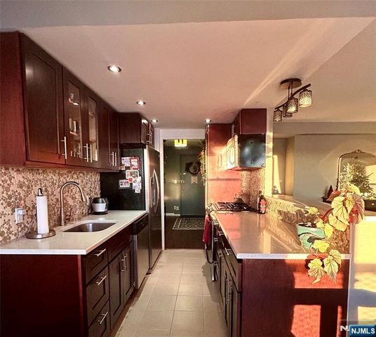 6600 Boulevard East 10N, West New York, NJ 07093