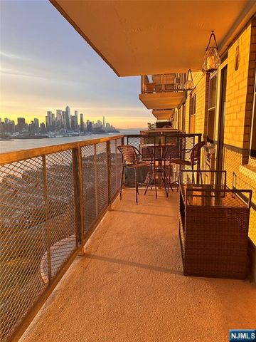 6600 Boulevard East 10N, West New York, NJ 07093