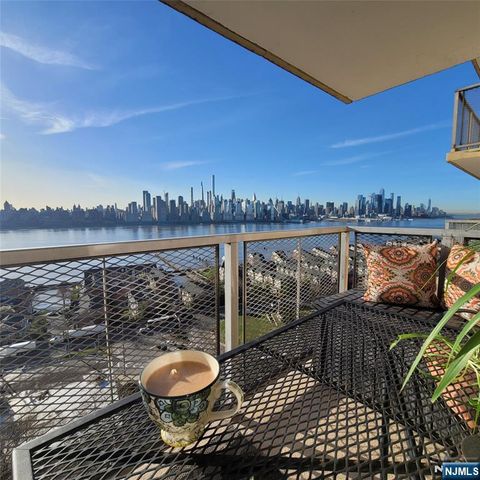 6600 Boulevard East 10N, West New York, NJ 07093