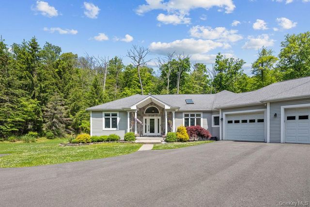 16 Katavolos Drive, Tomkins Cove, NY 10986
