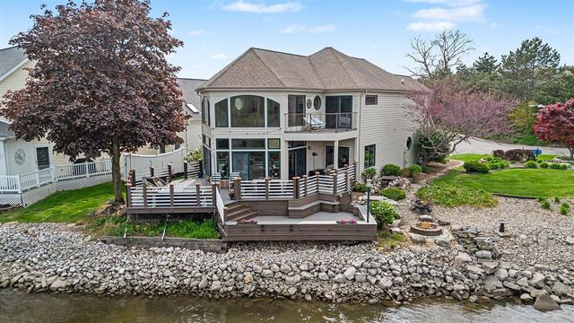 2309 Riverside Pointe Drive, Saint Joseph, MI 49085