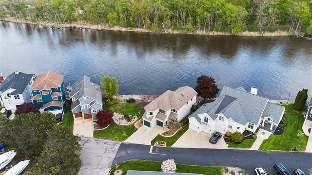 2309 Riverside Pointe Drive, Saint Joseph, MI 49085