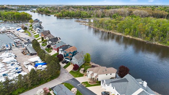 2309 Riverside Pointe Drive, Saint Joseph, MI 49085