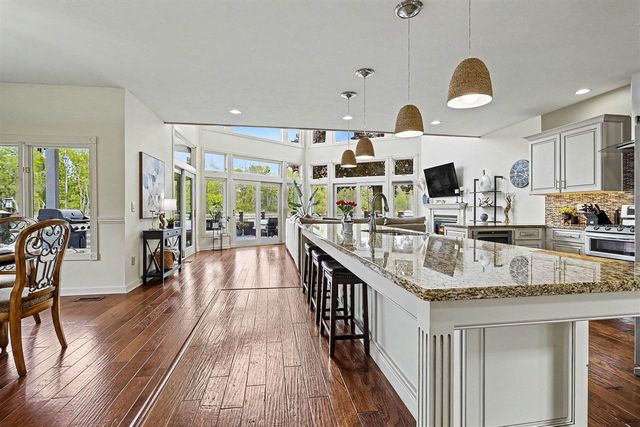 2309 Riverside Pointe Drive, Saint Joseph, MI 49085