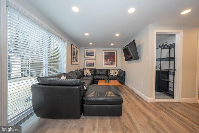 1022 CLOVER HILL RD, Wynnewood, PA 19096