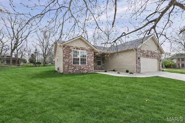 808 Turnberry Road, Belleville, IL 62223
