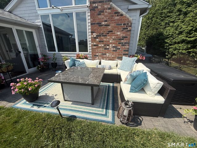 19 White Top Lane Lane, Guilford, CT 06437