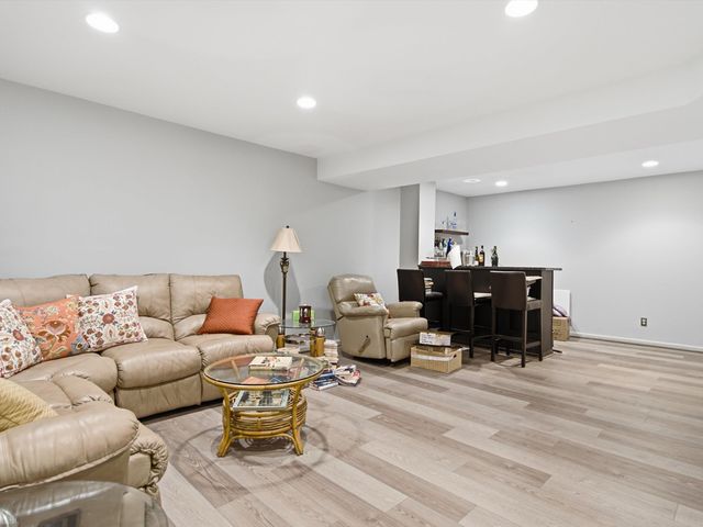 4652 Amberwood Court, Oakland Twp, MI 48306