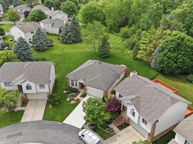 4652 Amberwood Court, Oakland Twp, MI 48306