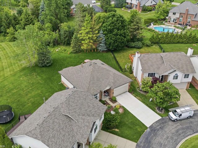 4652 Amberwood Court, Oakland Twp, MI 48306