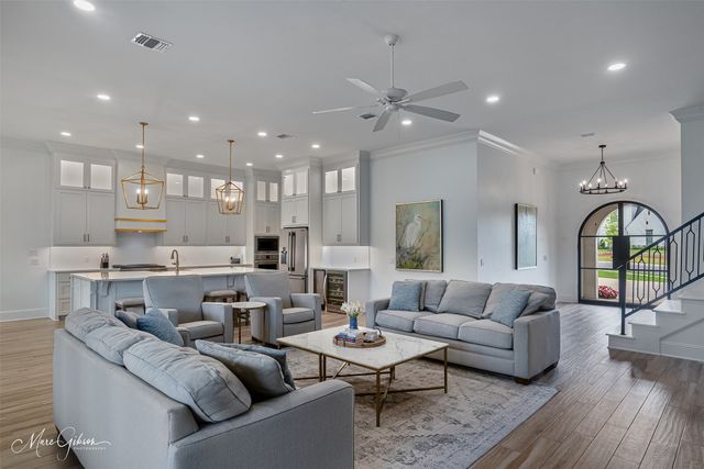 1028 Horizon Hill Drive, Shreveport, LA 71106