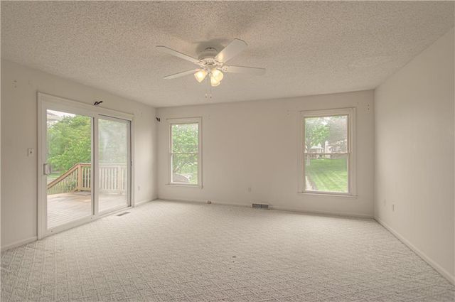 10917 W 98th Street, Overland Park, KS 66214