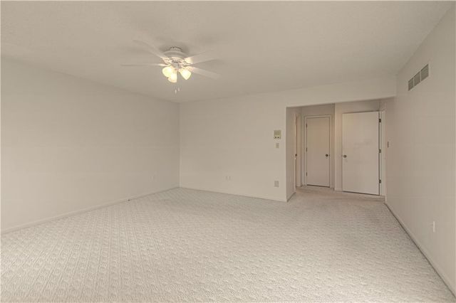 10917 W 98th Street, Overland Park, KS 66214