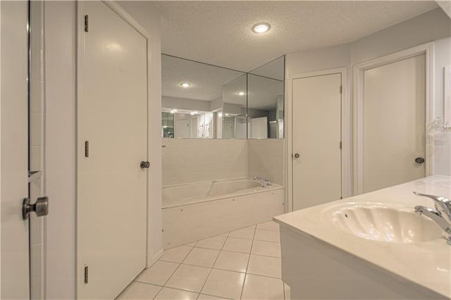 10917 W 98th Street, Overland Park, KS 66214