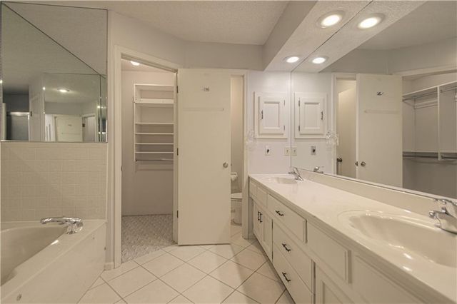 10917 W 98th Street, Overland Park, KS 66214