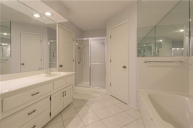 10917 W 98th Street, Overland Park, KS 66214