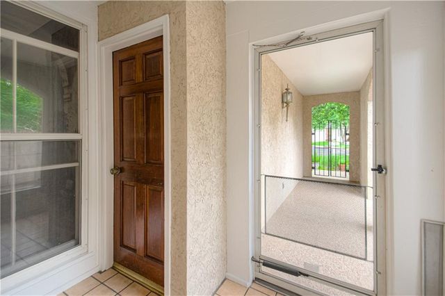10917 W 98th Street, Overland Park, KS 66214