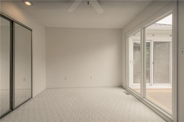 10917 W 98th Street, Overland Park, KS 66214