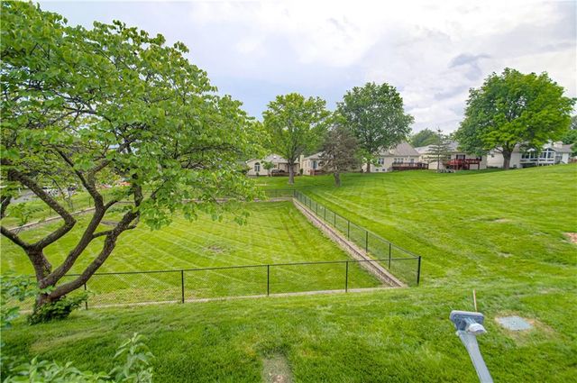 10917 W 98th Street, Overland Park, KS 66214
