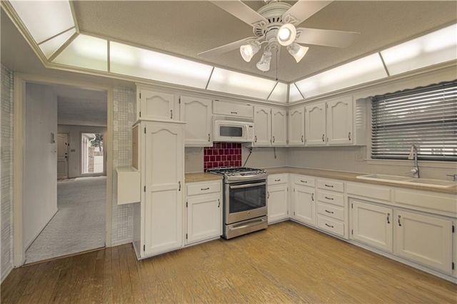 10917 W 98th Street, Overland Park, KS 66214