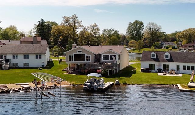 415 Coledale Drive, White Lake, MI 48386
