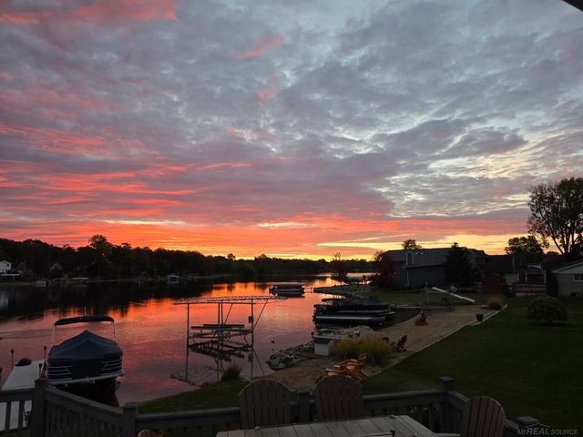415 Coledale Drive, White Lake, MI 48386