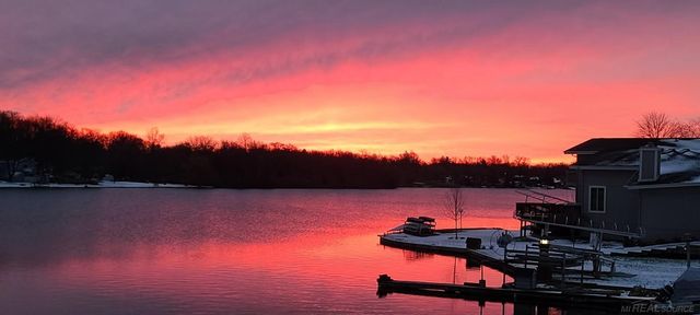 415 Coledale Drive, White Lake, MI 48386