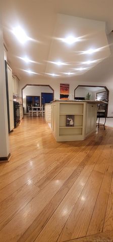 415 Coledale Drive, White Lake, MI 48386