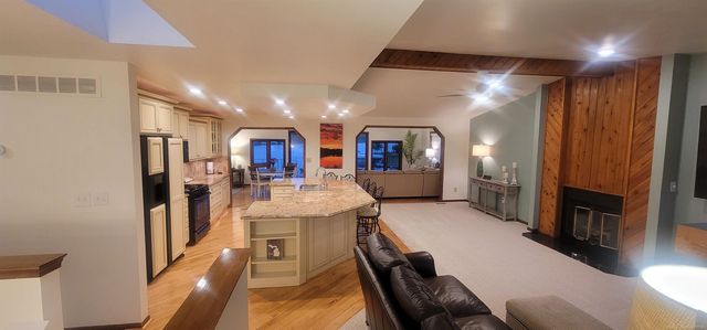 415 Coledale Drive, White Lake, MI 48386