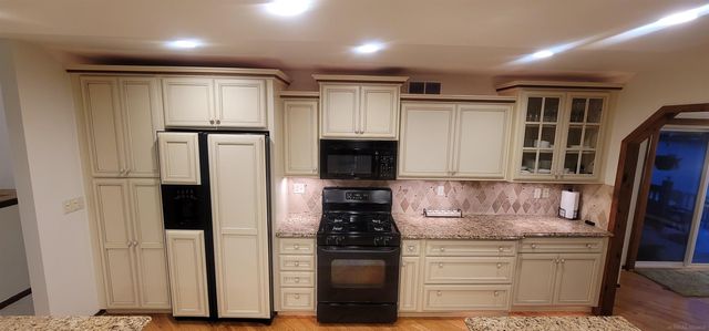 415 Coledale Drive, White Lake, MI 48386