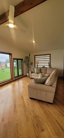 415 Coledale Drive, White Lake, MI 48386
