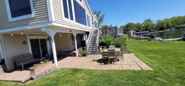 415 Coledale Drive, White Lake, MI 48386