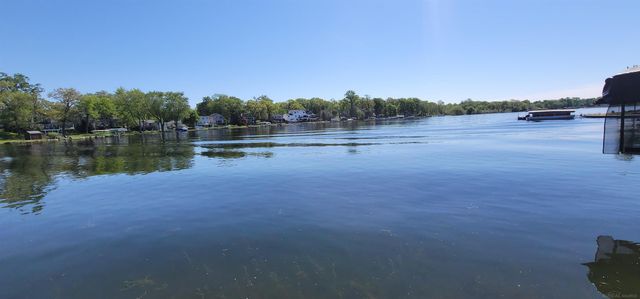 415 Coledale Drive, White Lake, MI 48386