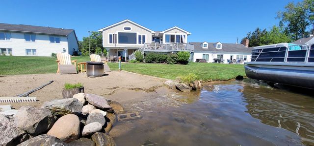 415 Coledale Drive, White Lake, MI 48386