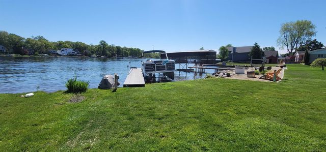 415 Coledale Drive, White Lake, MI 48386