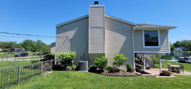 415 Coledale Drive, White Lake, MI 48386