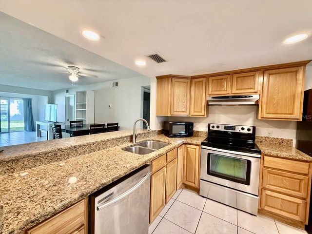 7560 92ND STREET 102B, Seminole, FL 33777