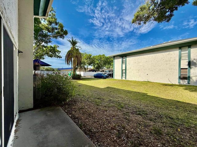 7560 92ND STREET 102B, Seminole, FL 33777