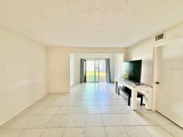7560 92ND STREET 102B, Seminole, FL 33777