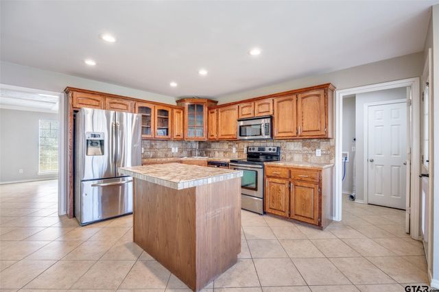 1511 Proctor Avenue, Mount Pleasant, TX 75455