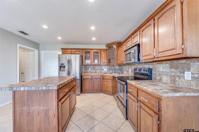 1511 Proctor Avenue, Mount Pleasant, TX 75455