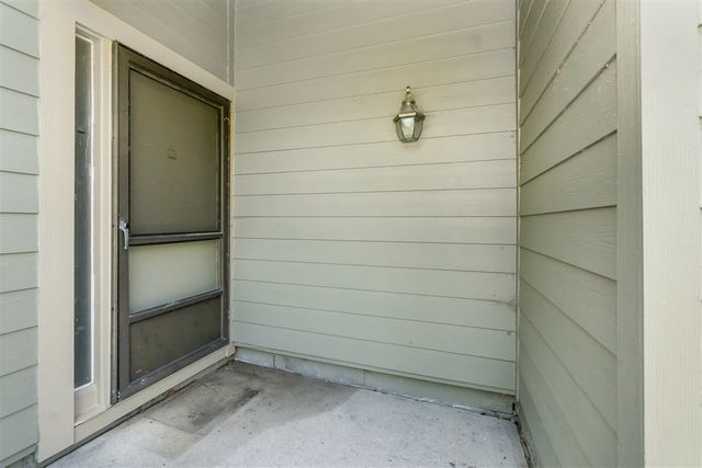 690 Peninsula Court, Ann Arbor, MI 48105