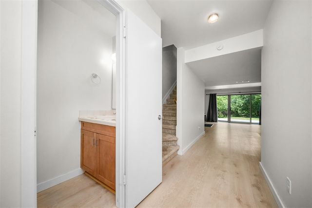 690 Peninsula Court, Ann Arbor, MI 48105