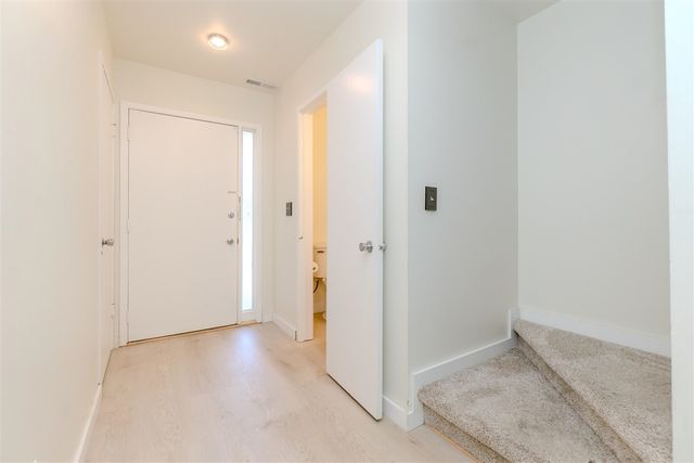 690 Peninsula Court, Ann Arbor, MI 48105
